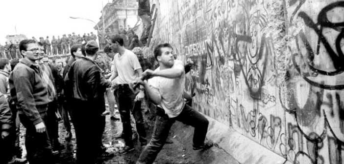 Berlin Duvarı'nın Yıkılması